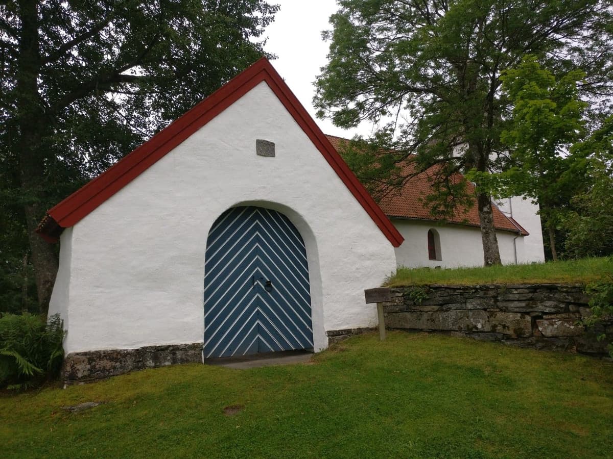 Ingång till en kyrka.
